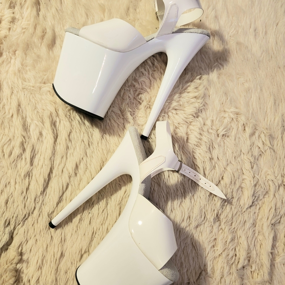 Pleaser 8 Inch White Sandal - Picture 2 of 4